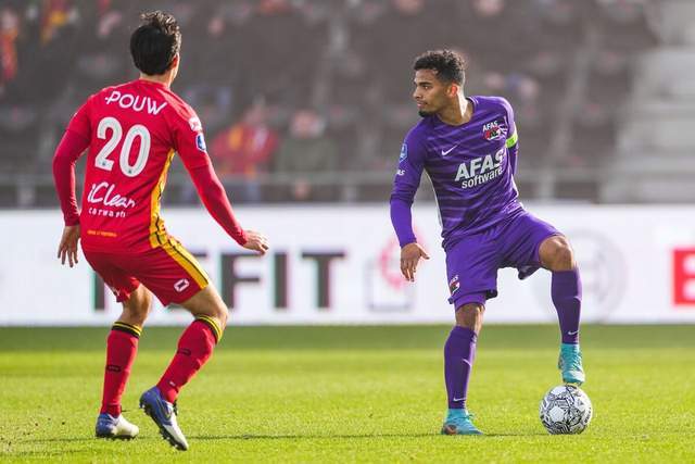 米切尔绝杀骑士7连胜送雄鹿5连败 绿军灭黄蜂